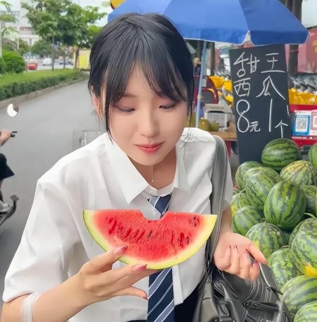 韩国小哥不信中国拿西瓜喂猪 廉价水果的惊讶之旅