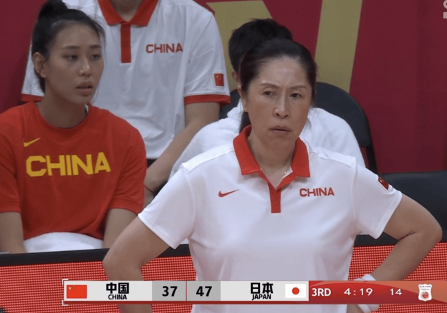 降维打击！2米23“女姚明”砍14分11板 中国女篮新希望