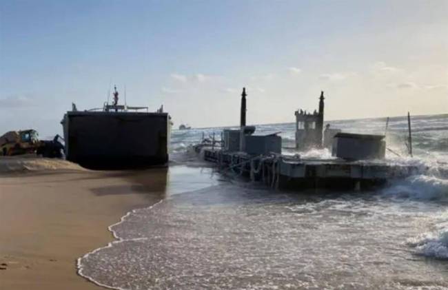 卫星图像显示美军建造的加沙临时码头已被拆除 此前维修开放后又关闭 安全疑云笼罩美政绩工程