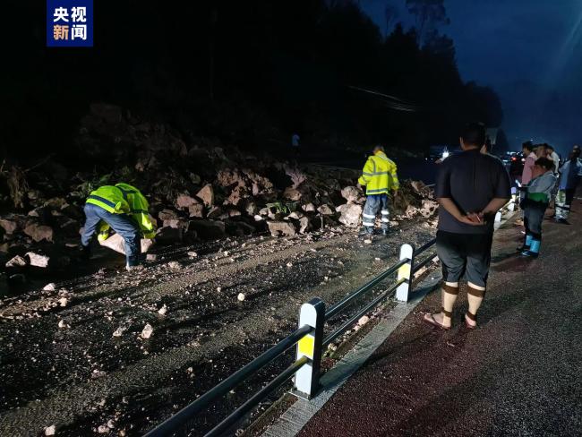 受强降雨影响 广东梅州多地学校17日停课