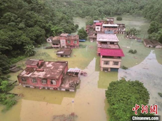 广西龙舟水强降雨致多条河流超警