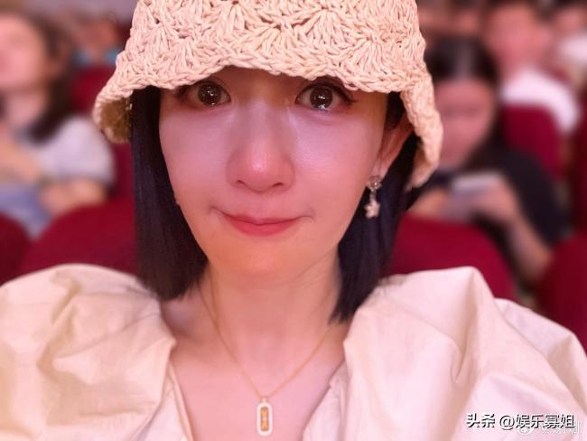 谢娜在女儿毕业典礼上哭了 感性母爱引热议