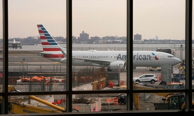 美国航空公司被起诉种族歧视 涉事员工已停职
