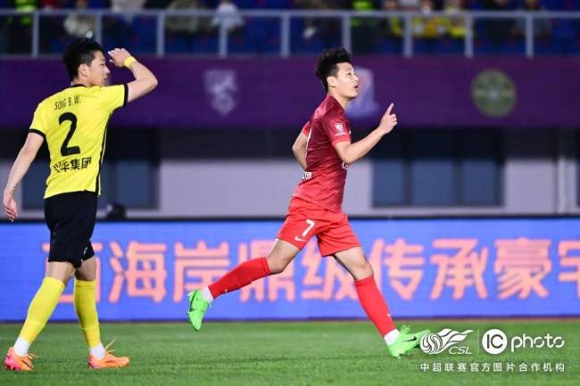 武磊当选中超联赛5月最佳球员 三连庄展现强大统治力