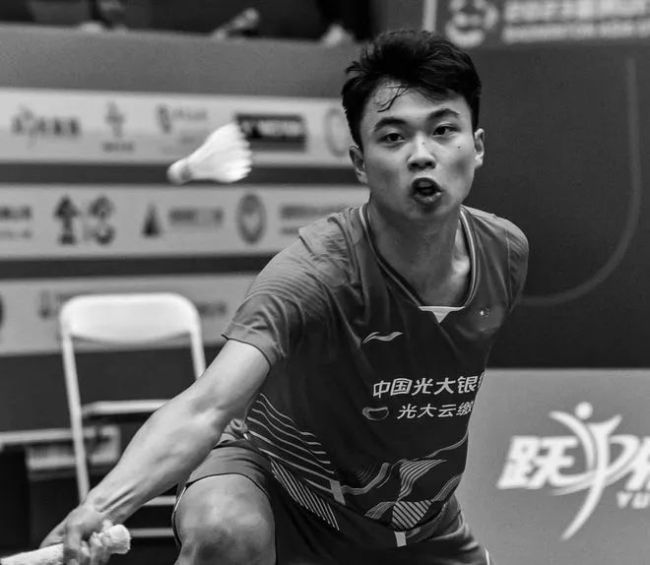 中国羽毛球选手比赛中晕倒去世 世界羽坛痛失英才