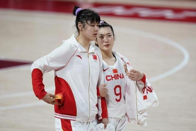 即将回国与中国女篮会合！李月汝最新训练视频 男训练师上对抗