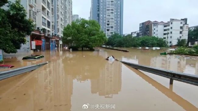 重庆长寿等地出现河水倒灌、房屋被淹等情况