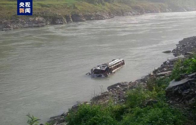 尼泊爾南部發生山體滑坡 兩輛大巴車墜河