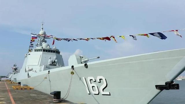 中俄双方参演舰整装待发 海上联合军演启幕