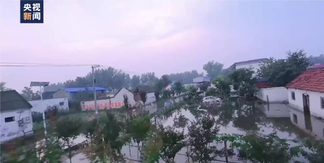 航拍暴雨后的河南社旗县村庄 积水退去，抢险加速