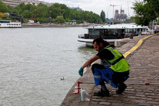 耗资15亿治理大肠杆菌超标仍被质疑，巴黎市长畅游塞纳河自证