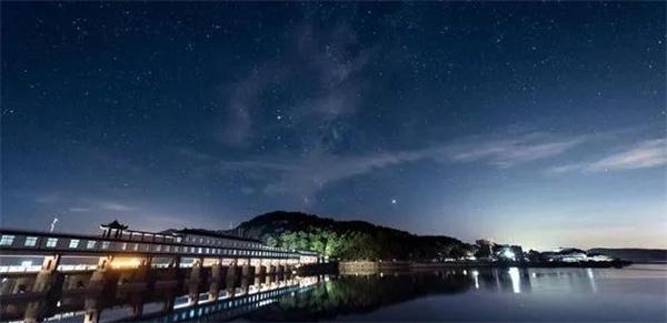 湘江沿岸夏日夜经济火了 越夜越有味，城市不眠夜