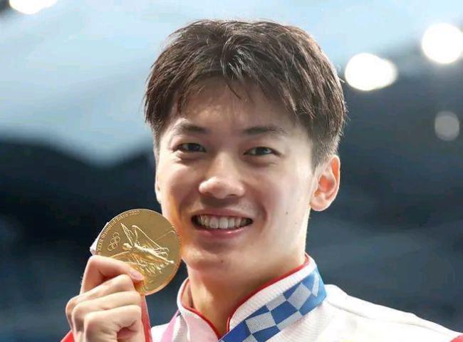 巴黎奥运会倒计时4天 中国泳坛新星闪耀，挑战与争议并存