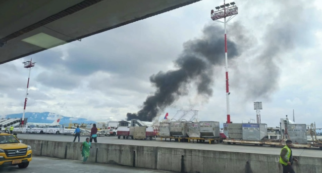 一架飞机在尼泊尔机场坠毁 事故详情待查