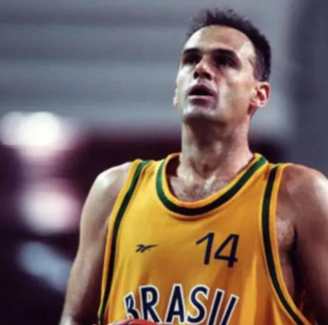 巴西男篮官宣奥运12人名单：无现役NBA球员 41岁湖人旧将入围