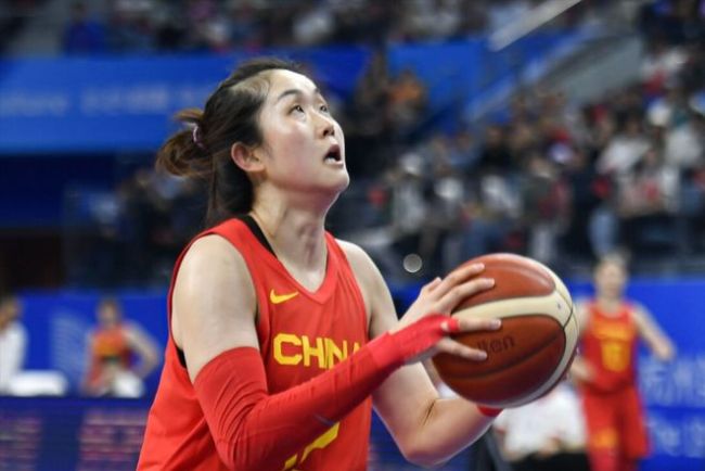 中国篮球之队为中国女篮加油 逆境重生备战奥运