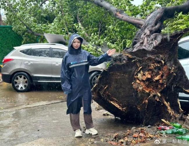 台风天货车高速侧翻 宁波高铁“陆地航母”边惊魂瞬间