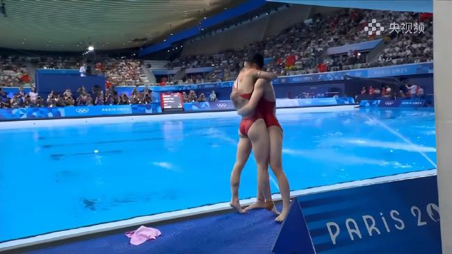 中国队1小时连夺2金 跳水女双3米板夺冠！