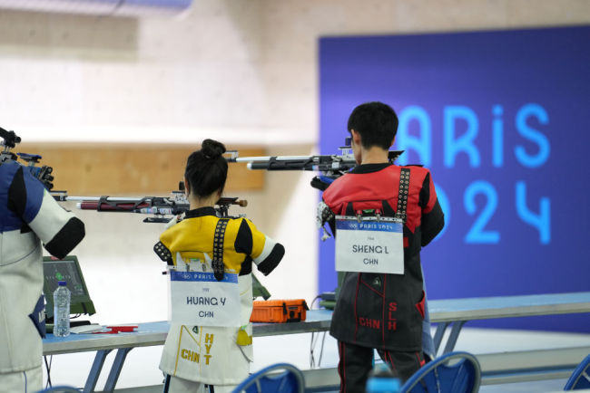 《97精品超碰一区二区三区》射击10米气步枪混合团体决赛 中国组合晋级夺金热门