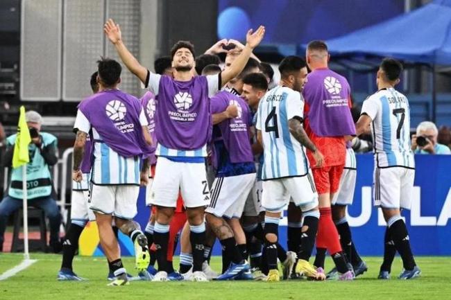 奥运男足：阿根廷3-1伊拉克获首胜 奇兵登场2分钟建功 后腰世界波——阿根廷攻势如潮