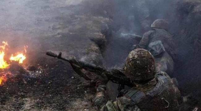 俄无人机助地面突击队攻占乌军战壕 精准反击显神威