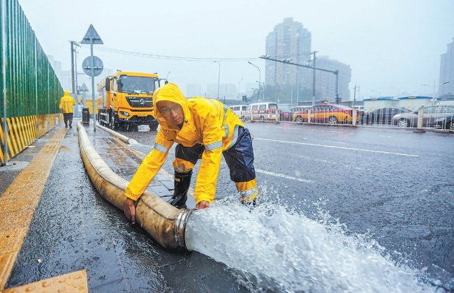 北京：雨声就是哨声 昼夜坚守岗位——防汛尖兵守护城市安然度汛！
