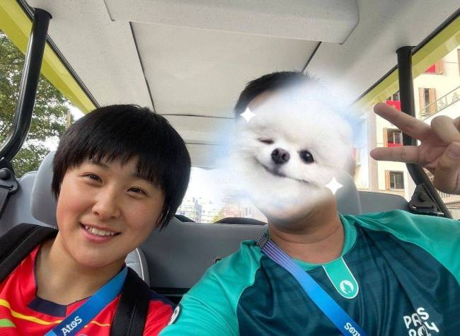 中国志愿者与朝鲜乒乓球选手成好友 赛场下友谊延绵