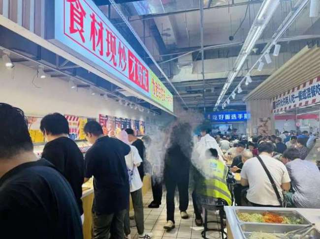 19.9元，年轻人涌入超市“平价大食堂” 现炒菜成新宠