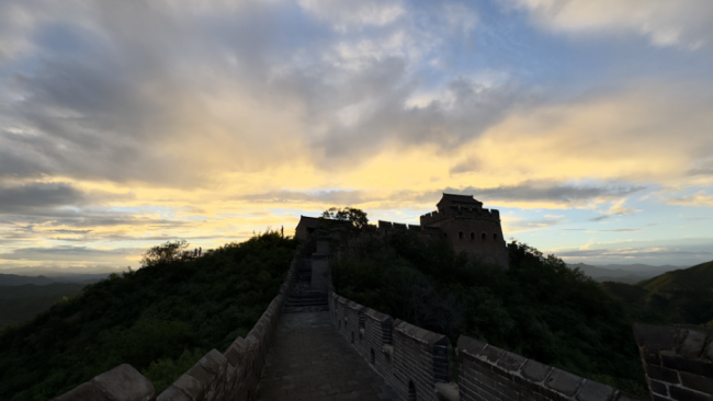 金色晚霞接力冷涡蓝！今晚，京城处处是美景