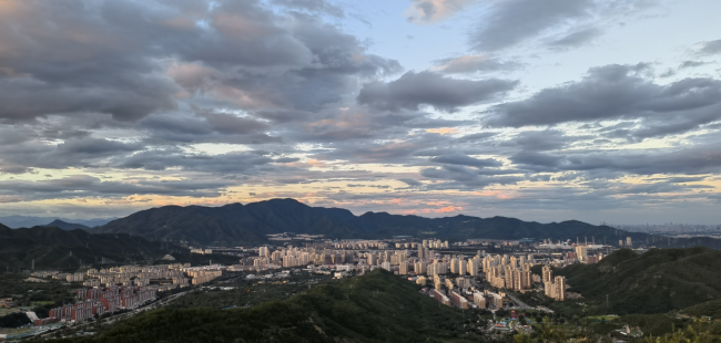 金色晚霞接力冷涡蓝！今晚，京城处处是美景