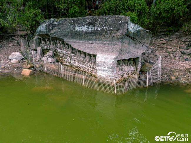 水库水位下降 千年摩崖造像重出水面