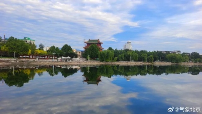 今天北京的天，惊艳了所有人！然而，雨马上来了…… 秋凉将至，带伞出行