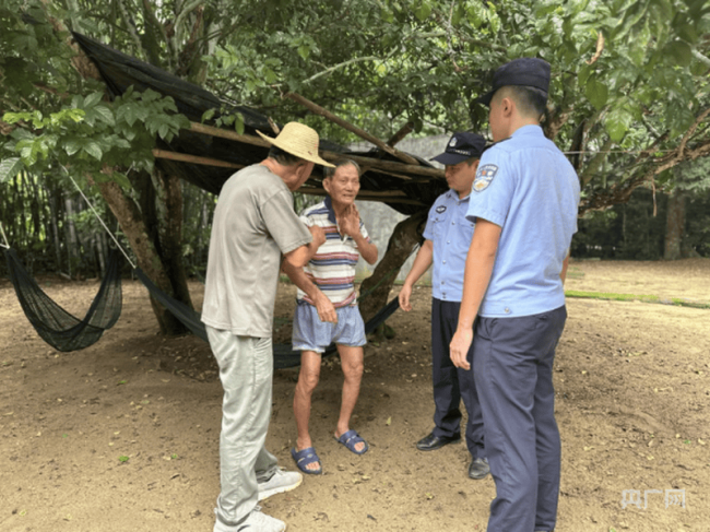 记者在文昌直播台风摩羯得用吼 风王“摩羯”强势登陆