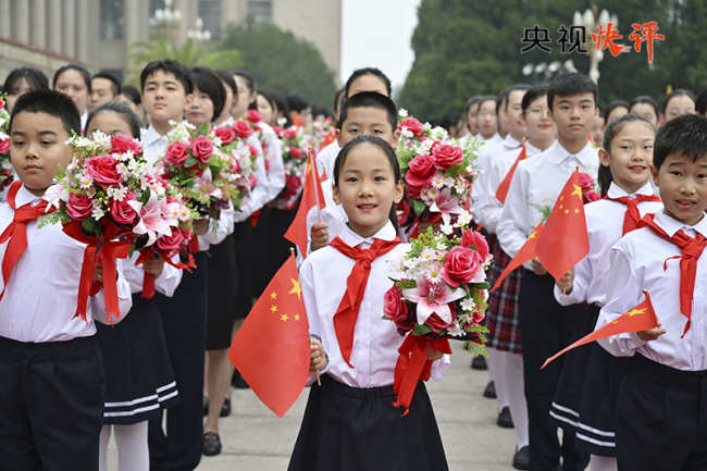 【央視快評】推動全社會尊崇英雄,、學習英雄,、爭做英雄