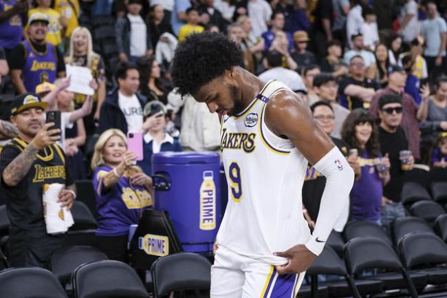 ✅体育直播🏆世界杯直播🏀NBA直播⚽水货状元怒喷詹姆斯:布朗尼的表现惨不忍睹，他爹是纯靠运动能力——前湖人球员直言不讳