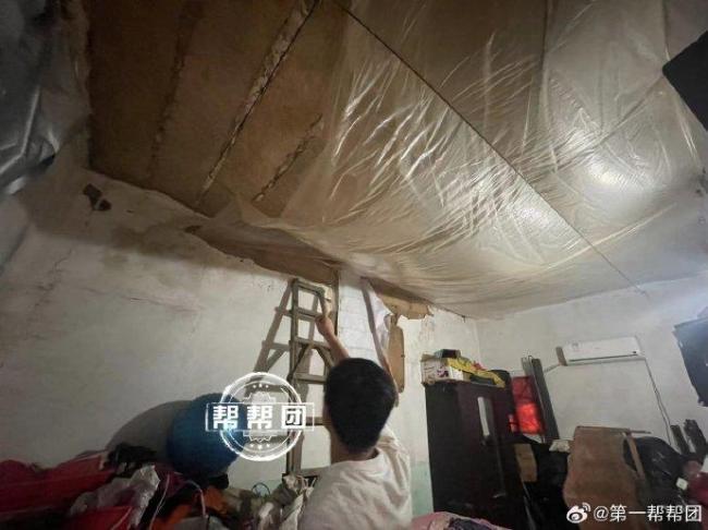 十几口人蜗居40年老宅无法翻建 翻建遇难题