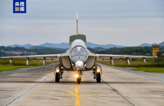 越南空軍一架飛機在訓練飛行中墜毀