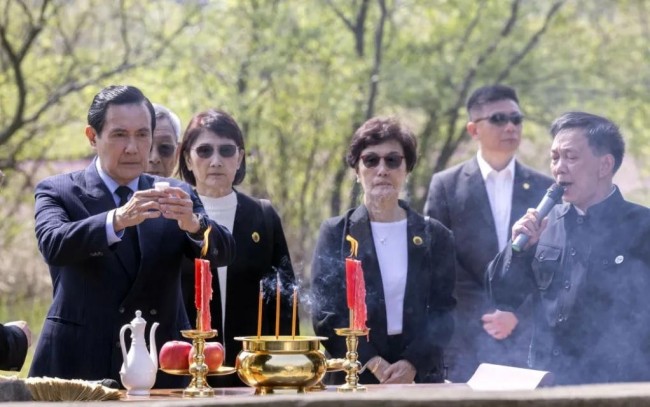 马龙访台！邀请东谈主马英九同姓，胡歌撞衫，两岸粉丝存眷热潮！