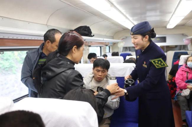 爆火雙層列車,，限時(shí)上線運(yùn)行！