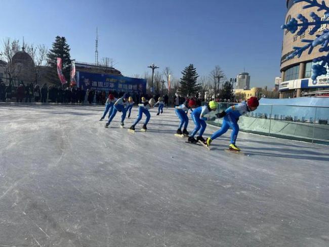 哈尔滨人开始全面展示冰雪项目技能 亚冬会激发冰雪热情