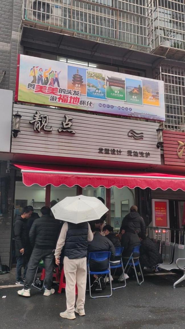 重访理发师晓华：门店依然一号难求 爆火未暴富