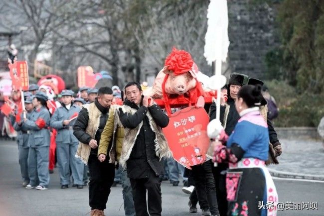 在汶川年味从杀年猪开始 欢庆丰收迎新年