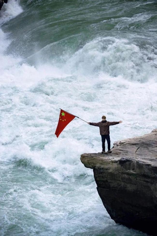 李现旅行照爆火