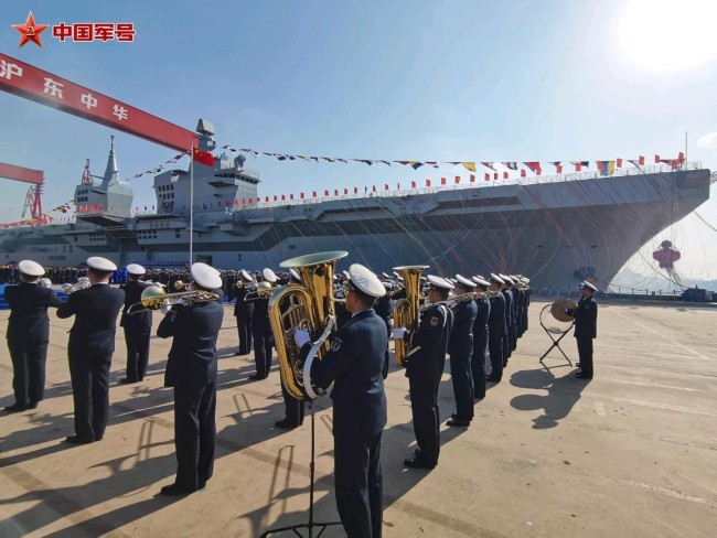 全球首款电磁弹射攻击舰下水 四川舰引领新纪元