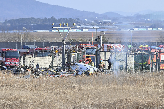 韩国客机碰撞起火事故已致62人死亡