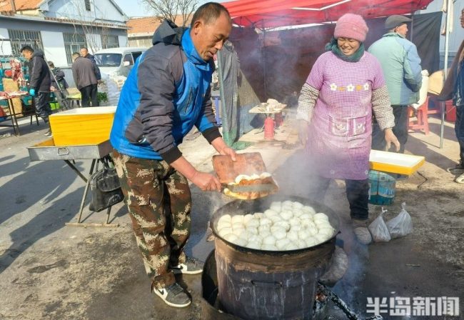 “爐包夫妻”供出個(gè)研究生 煙火里的奮斗故事