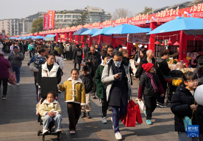 組圖：佳節將至年味濃 大街小巷張燈結彩