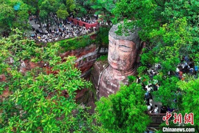 四川樂(lè)山大佛景區(qū)全面取消紙質(zhì)門(mén)票