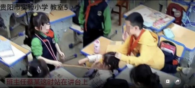 女生教室內(nèi)遭欺凌 班主任低頭改作業(yè) 教室監(jiān)控記錄暴力現(xiàn)場