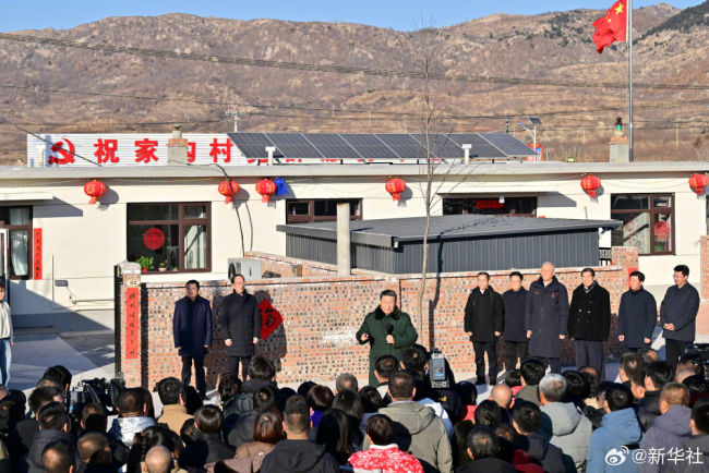 习近平在辽宁葫芦岛市看望慰问受灾群众：人民群众最困难的时候，党和政府就是大家最强大的依靠